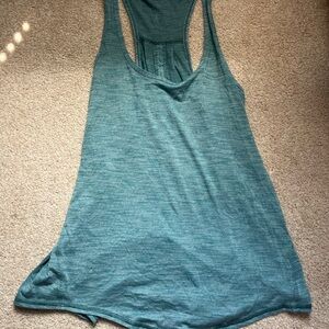 Lululemon tank no tag turquoise either a size 4 or 6